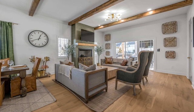 7 Bedrooms | 6.5 Bathrooms | Hot Tub | 10 Beds