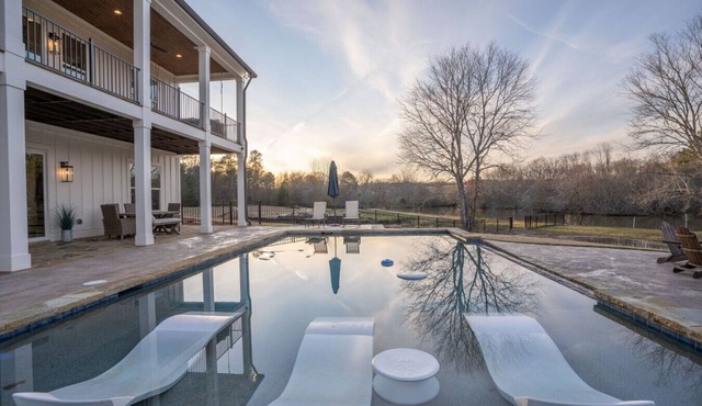 7 Bedrooms King Suites Heated Pool Dock Kayaks