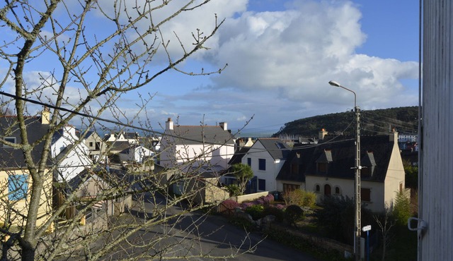 7 Bedrooms, large Family, Morgat just a few steps from the beach!