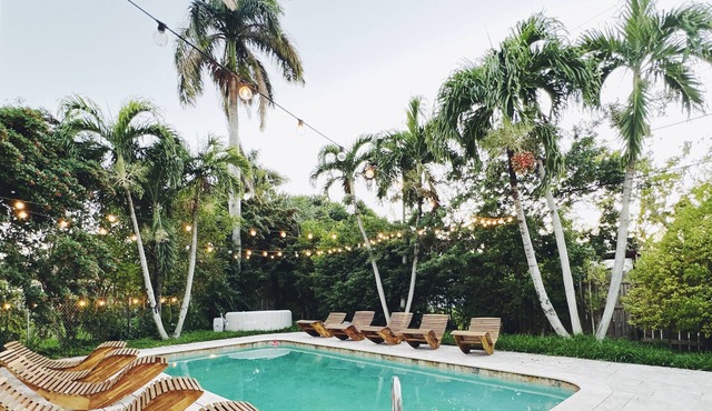 7 bedrooms, private pool near the beach and everything