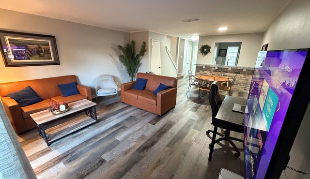 7 Beds/2 Bedroom/Outdoor Patio-Newly renovated City Centre/Energy Corridor