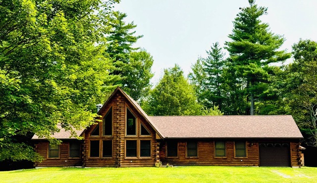 7 Beds home near Lake Placid-New Remodel! AC, Hot Tub, Fireplace, Ski & Hiking!
