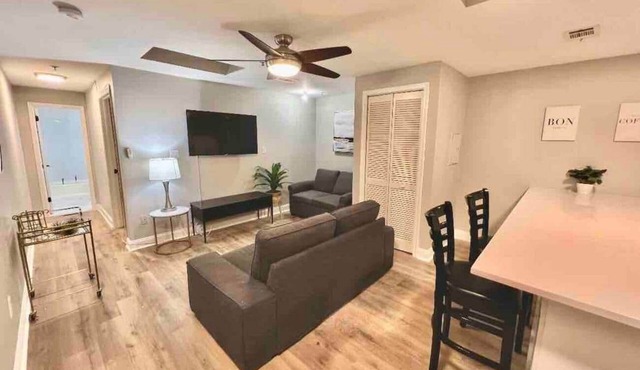 7 blocks to convention close to center city unit 2