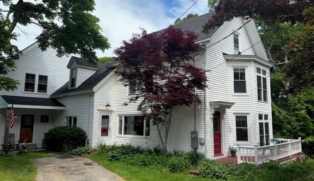 7 BR, 3.5 BA Family Home With A Dock!