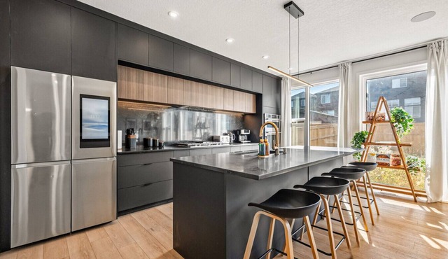 7 BR Luxury Home » Central AC » 100` Projector