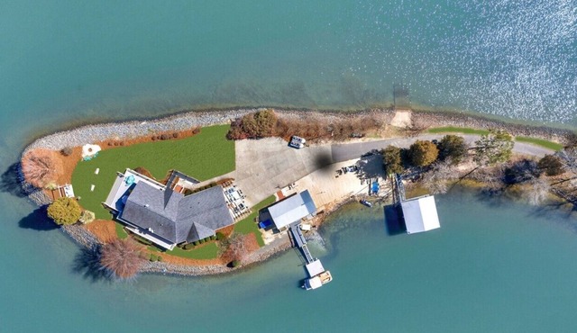 7 BR Private Peninsula & Houseboat LUX Isle Beach Lake Panoramic views Hot Tub