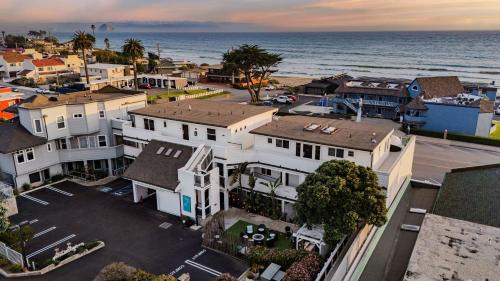 7 Cayucan Bungalows by AvantStay Close to Beach Ocean Views Sleeps 36