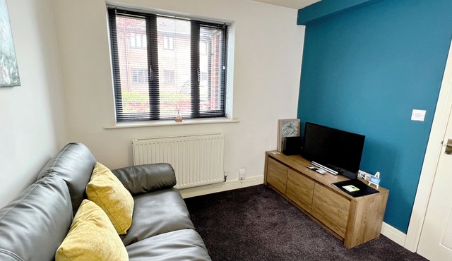 7 Cross Court, Stafford