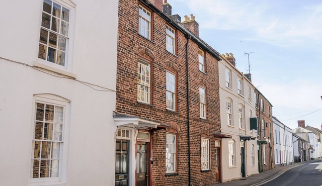 7 GLENDOWER STREET, pet friendly, with a garden in Monmouth