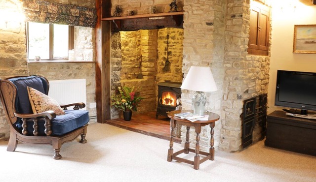 7 GRETTON, romantic, character holiday cottage in Cardington