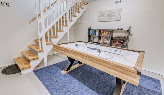 7 Guest Lake House - Grill & Fire Pit, Air Hockey