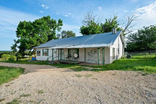 7 Hico Glamping Petting Zoo Campfire Fossil Rim by Vacation Your Way
