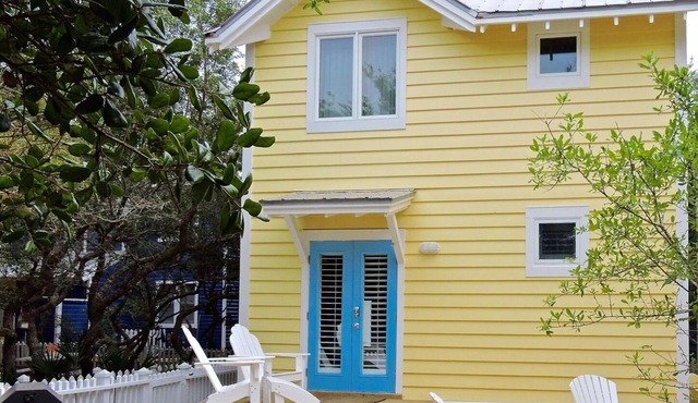 7 Houses To Beach In Seaside, FL! Lovely Guest Cottage + 2 Adult Bikes!
