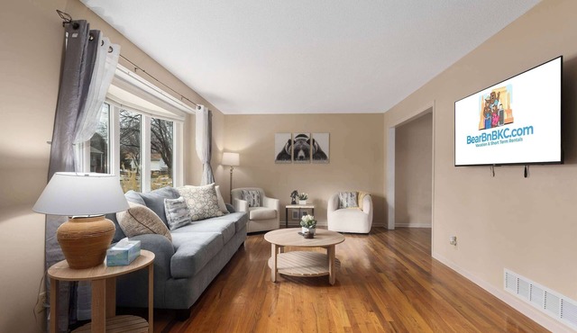 7 King beds With 2LivingSpaces|Futbol Ready