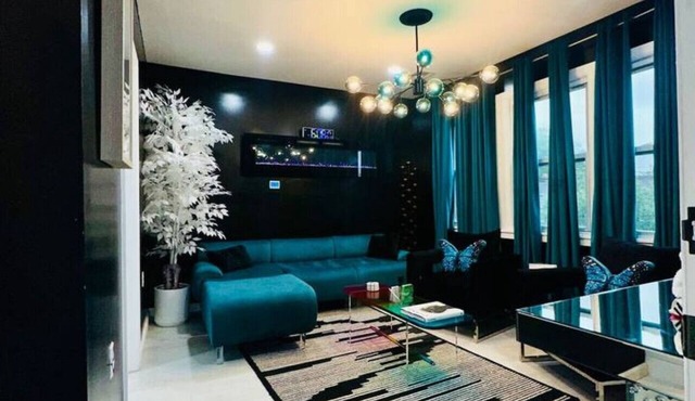 7 Large Bedrooms | Art-Inspired | Art House