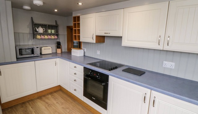 7 LILAC TERRACE, romantic, character holiday cottage in Danby