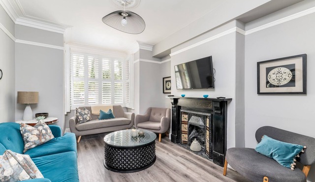 7 Longfield Terrace · Gorgeous Central 5 Bed House in York with Parking - Pass The Keys