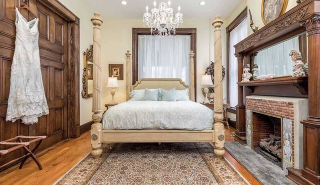 ★ 7 Lux King Beds ★ Walk to Downtown ★ Regal ★