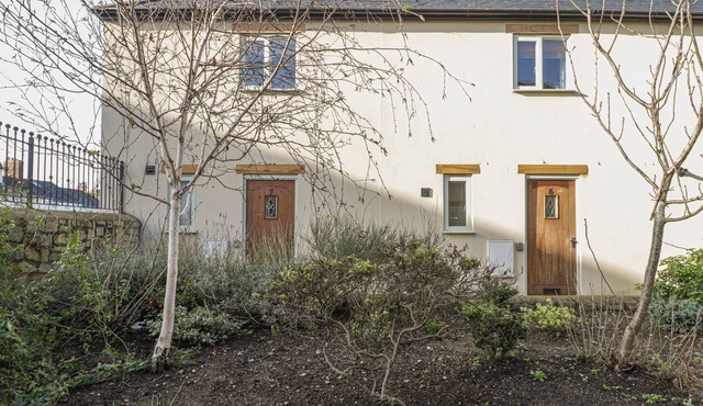 7 MALT HOUSE COURT, family friendly, with a garden in Watchet