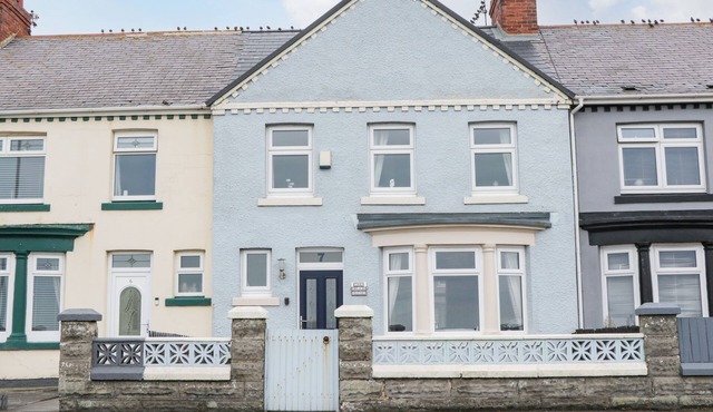 7 MARINE DRIVE, pet friendly, character holiday cottage in Hartlepool