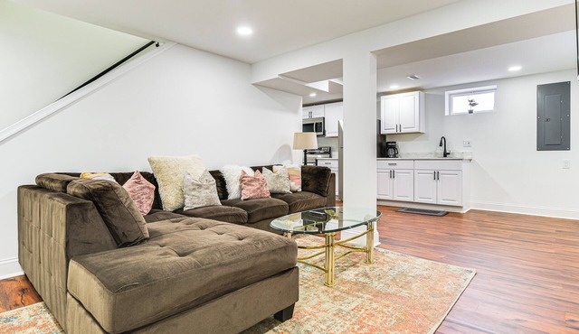 7 Mi to Baltimore: Maryland Gem w/Shared Yard!