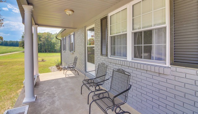 7 Mi to Barren River Lake: Quiet Getaway w/Yard!
