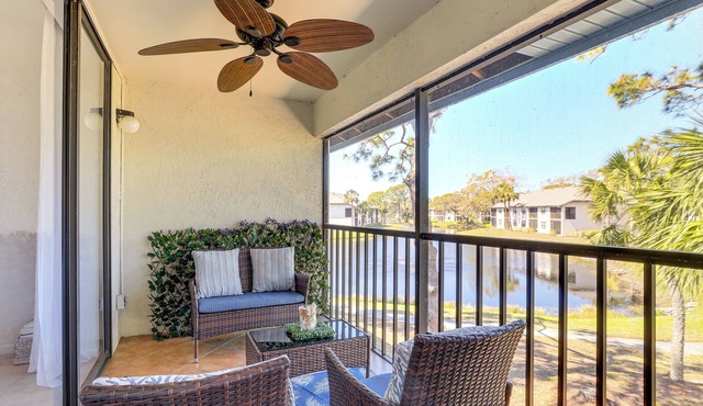 7 Mi to Beach: Condo w/Pool Access in Bradenton!