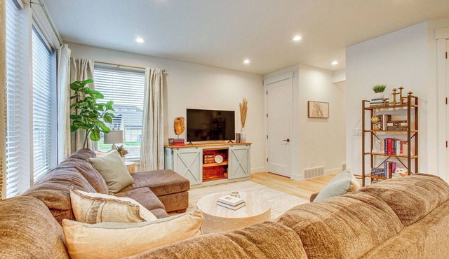 7 Mi to Big Cottonwood Canyon: Family Ski Base