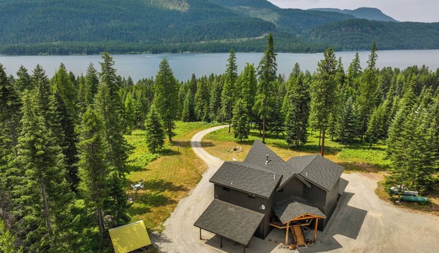 7 Mi to Boat Launch: Luxe Montana Family Home