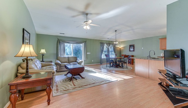 7 Mi to Cherry Grove Beach: Home on Grand Strand