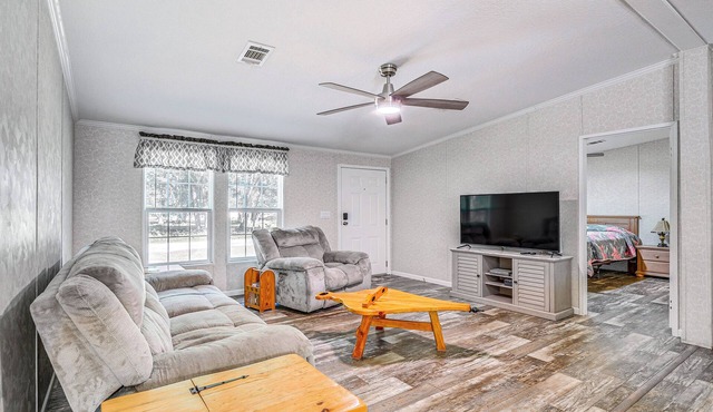7 Mi to Crystal River: Home w/Yard & Fire Pit!