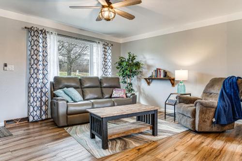 7 Mi to Depot District Richmond Home with Fire Pit