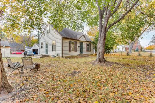 7 Mi to Downtown Minneapolis Home with Fire Pit!
