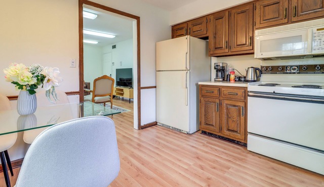 7 Mi to Downtown Toledo & Riverfront: Cozy Apt!