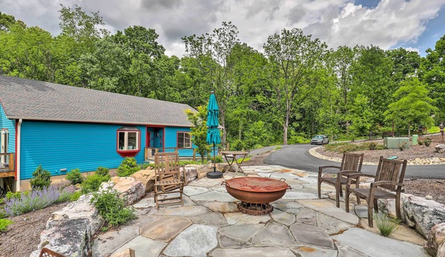 7 Mi to Dtwn Asheville: Apartment w/Patio
