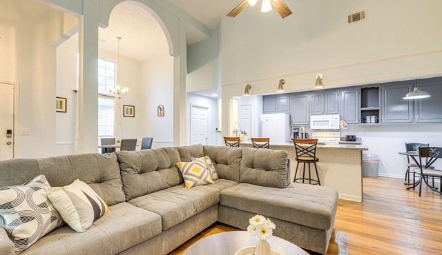 7 Mi to Dtwn Covington: Bright Home w/Deck & Yard