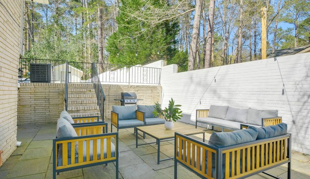 7 Mi to Dtwn Durham: Home w/Hot Tub & Game Room!