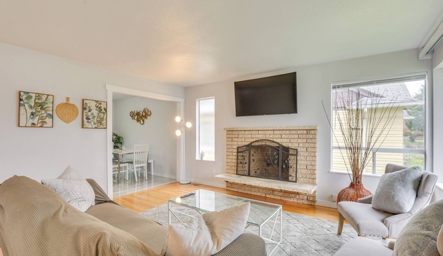 7 Mi to Dtwn: Family-Friendly Abode in Seattle!