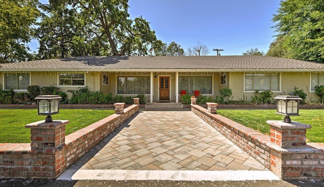7 Mi to Dtwn Gilroy: Spacious Home on 20 Acres!