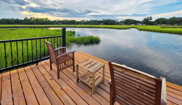 7 Mi to Dtwn Jacksonville: Riverfront Home w/Deck