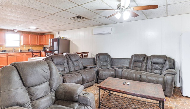 7 Mi to Dtwn Odessa: Home w/Large Yard!