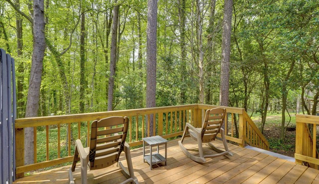 7 Mi to Dtwn Raleigh: Townhome w/Deck!
