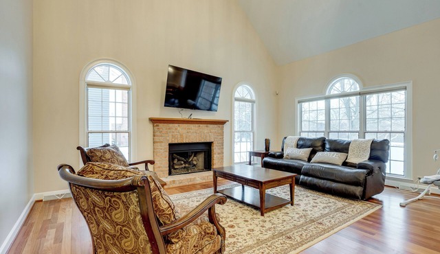 7 Mi to Dtwn Toledo: Spacious Family Home!