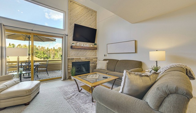 7 Mi to Dwtn - Family Condo in Harbor Springs!