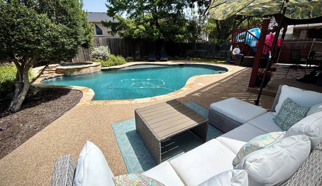 7 mi To FIFA WORLD CUP ⚽️ POOL 🏊🏼‍♀️ Spa 2 Story🏡 Central 🐶Friendly KING-QUEEN Beds