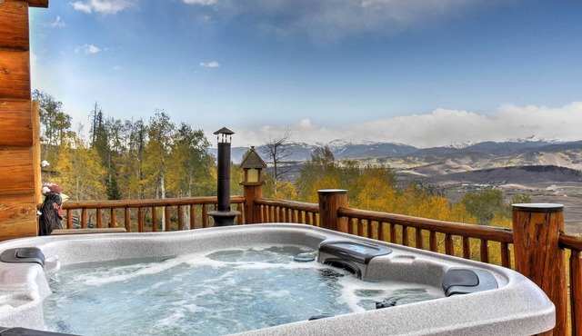 7 Mi to Granby Ranch: Secluded Cabin w/Mtn Views!