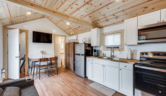 7 Mi to Keaton Beach: Peaceful Perry Gem!