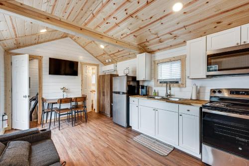 7 Mi to Keaton Beach Peaceful Perry Gem!