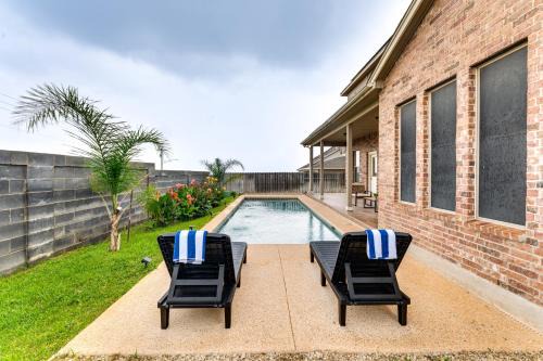 7 Mi to Lake Casa Blanca: Laredo Family Home!