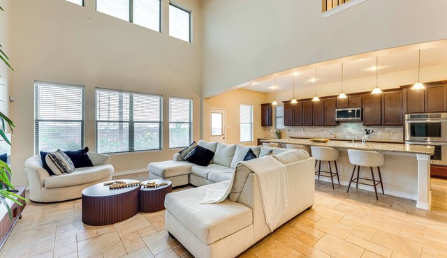 7 Mi to Lake Casa Blanca: Laredo Family Home!